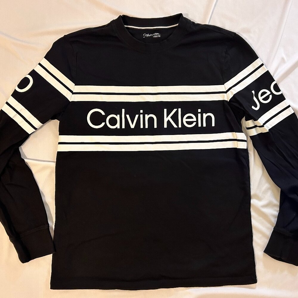 Calvin Klein Jeans Men's Traveling Logo Long Sleeve Varsity Tee / Size M